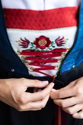 Trachten Schneiderin - Detailaufnahme