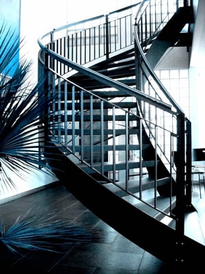 metallisch 9 - Wangentreppe Glasstufen Tritte