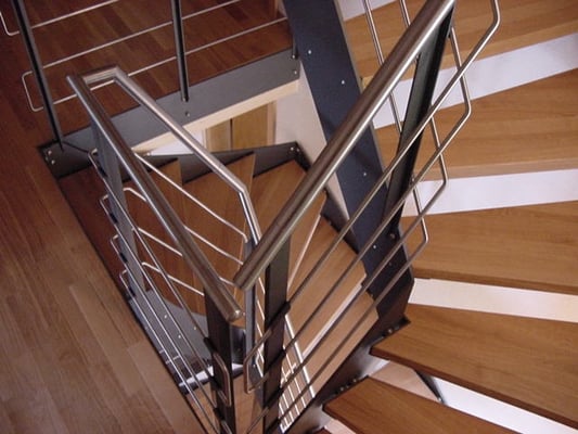 metallisch 24 Wangen Treppe mit Holzstufen
