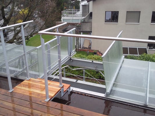 metallisch 15 Öffnug in bestehendes Glasdach mit Treppe