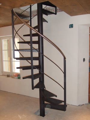 metallisch 30 Spindeltreppe mit Stahl Blech Stufen