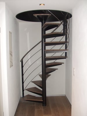 metallisch 35 Holzstufen Spindeltreppe