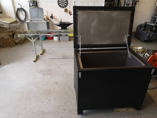 metallisch 15 Glutcontainer isoliert