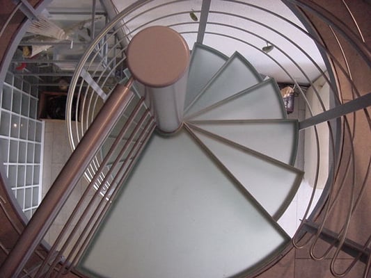 metallisch 28 Spindel Wendeltreppe mit Glasstufen