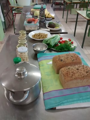 El pan integral de espelta. ¡Y en el caldero tenemos la crema de avena!