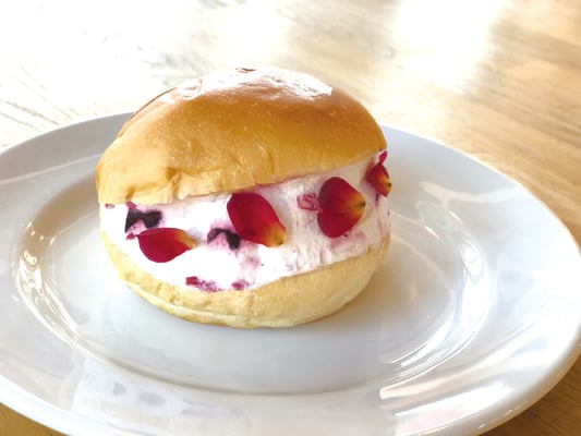 ローズマリトッツォ