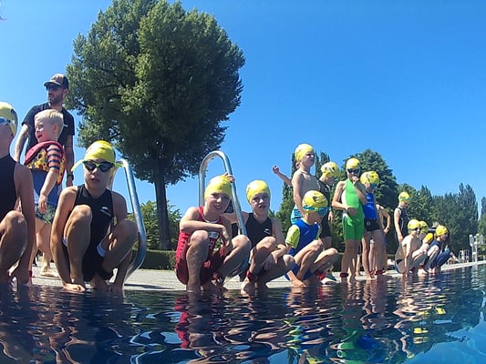 16.6.18 - Ben Schädler (3. v links) beim Swim&Run in Bregenz