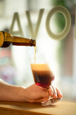 Portret van Driessen bier in restaurant NOVA Kitchen & Bar in Eindhoven door Jordy Leenders van Axis Studio.