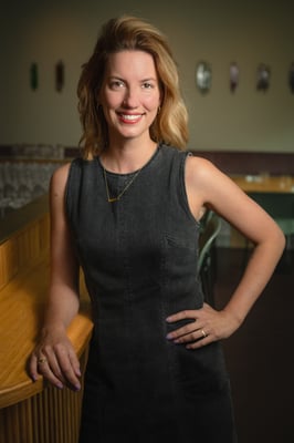 Portret van Maaike van NOVA Kitchen & Bar in Eindhoven door Jordy Leenders van Axis Studio.