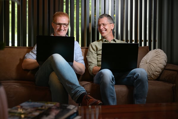 Portret van medewerker van Volda Informatiespecialisten door Jordy Leenders van Axis Studio.