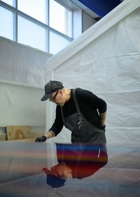 Portret van James Chiew in zijn atelier in Rotterdam door Jordy Leenders.