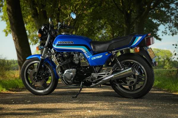 Portret van Honda CB750F door Jordy Leenders van Axis Studio.