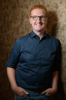 Portret van medewerker van Volda Informatiespecialisten door Jordy Leenders van Axis Studio.