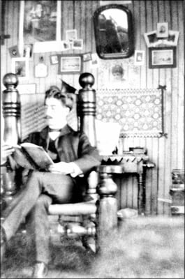 Un employé dans sa chambre à Baie Ste-Claire