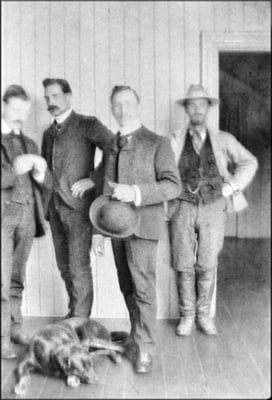 Employés du magasin à Baie Ste-Claire vers 1903