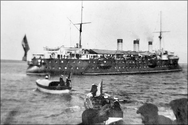 Le 25 juillet 1906, Le Chasseloup Laubat, amiral Rouyer vint passer 6 jours à Baie-Ellis. Ils pêchèrent des homards, morues, truites et chassèrent des cerfs et des canards sauvages. Le cousin de Martin-Zédé, lieutenant de vaisseau, Paul Zédé était à bord.