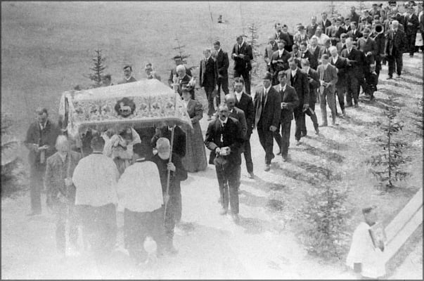 Procession de la fête Dieu vers 1903 à Baie Ste-Claire