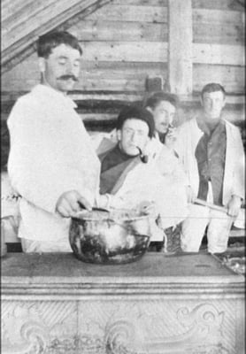 Exploration de l'île, refuge (1900-1905)