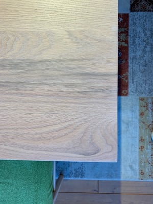 レッドオーク天板の木目です。