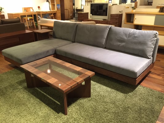 展示はW1700アームレスと、W800シェーズロングの組合せです。