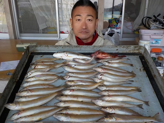 ４月１日　船外機付きレンタルボートで園田さん　キス４０匹　グチ、ガラカブ