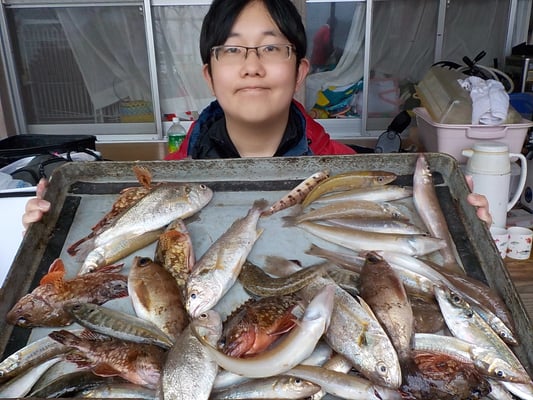   ４月８日　船外機付きレンタルボートで松本さん　  キス２６匹　ガラカブ１２匹　アジ４匹　コチ２匹