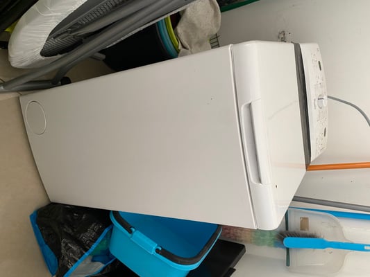 Buanderie avec lave-linge