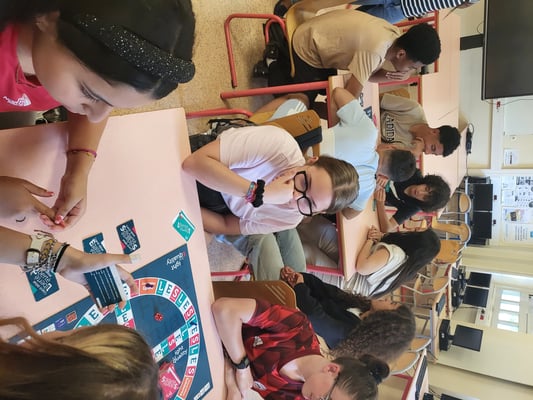 Les équipes s'affrontent au jeu Fight for equality au CDI