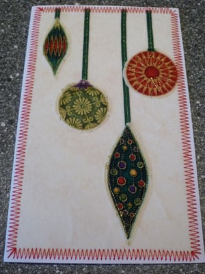 Applizierte Christbaumkugeln als Klappkarte (Beispielfoto)