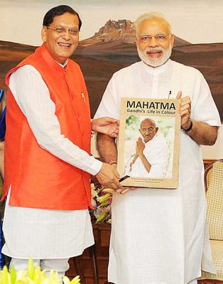 The book was brought on the way by Honorable Indian Prime Minister, Shri Narendra Modi, at his residence on 2 October 2016. Left: Dr. Bindeshwar Pathak, Founder, Sulabh International.