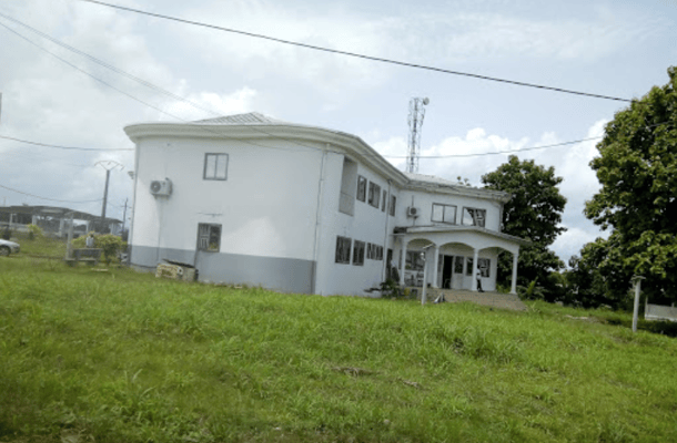 Yabassi, Hotel de ville de profil
