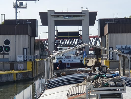 Schleuse Duisburg Meiderich Oberwasser (Rhein-Herne-Kanal) [© Andy R. 12.09.2022]