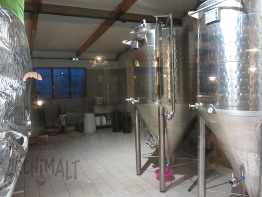 Les cuves de fermentation d'un microbrasserie proche de Chambéry