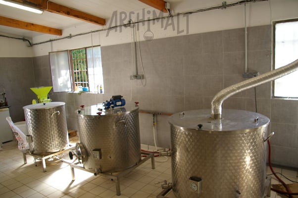 La salle de brassage d'une microbrasserie proche de Chambéry