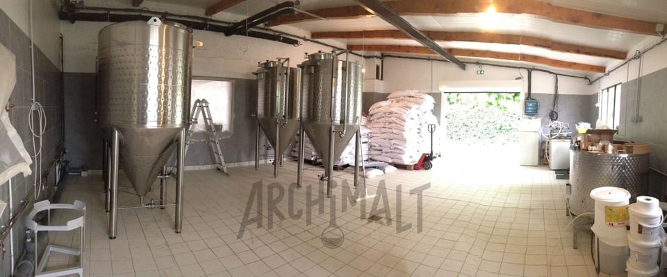 La salle de brassage de la microbrasserie Archimalt