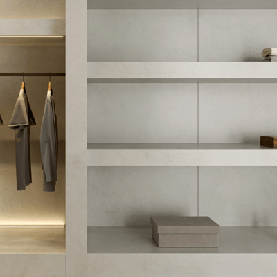 Atviros drabužių lentynos iš Dekton presuoto akmens