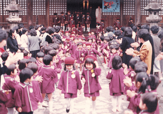 本堂での修了式