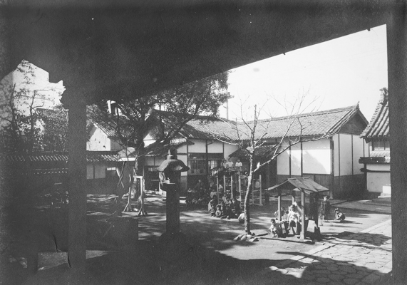 長福寺本堂よりみた園全景