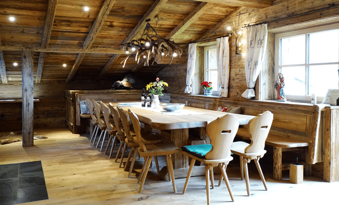 ...wurde dieser wunderschöne Tisch gemacht