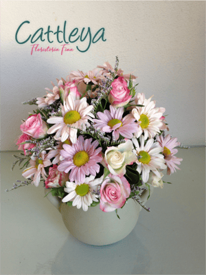 DETALLE CON FLORES SENCILLAS DE TEMPORADA. $500.- IVA INC.