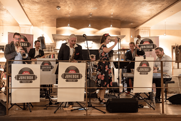 Alma Cilurzo Jazzsängerin mit Jazz Band Pocket Jukebox Lenk Jazztage Lenkerhof Peter Wespi Jazz Musik Eventband