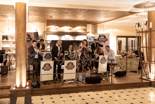 Alma Cilurzo Jazzsängerin mit Jazz Band Pocket Jukebox Lenk Jazztage Lenkerhof Peter Wespi