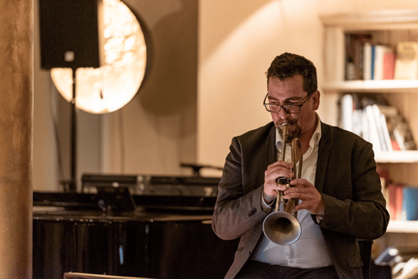 Alma Cilurzo Jazzsängerin mit Jazz Band Pocket Jukebox Lenk Jazztage Lenkerhof Peter Wespi Trompete Andreas Beer