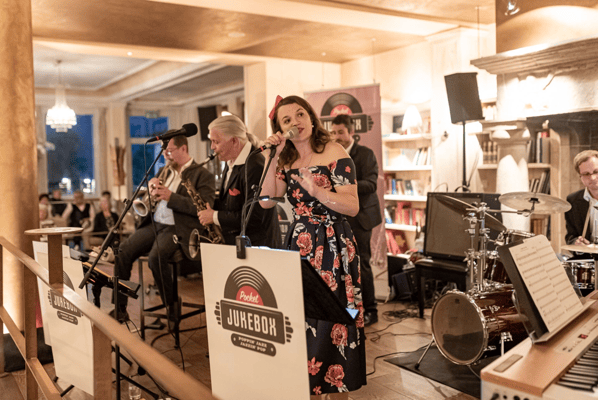 Alma Cilurzo Jazzsängerin mit Jazz Band Pocket Jukebox Lenk Jazztage Lenkerhof Peter Wespi Eventabnd