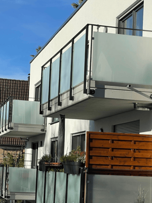 Immobilie frontale Ansicht weißes Gebäude