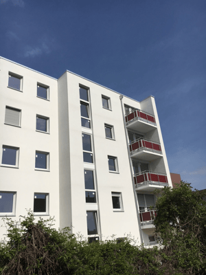 Immobilie frontale Ansicht weißes Gebäude