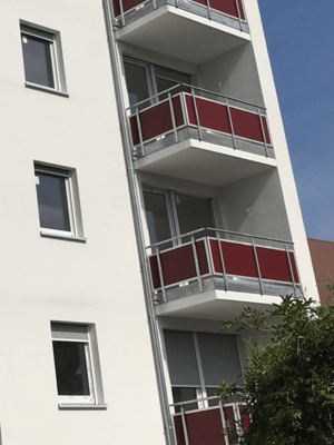 Immobilie frontale Ansicht weißes Gebäude