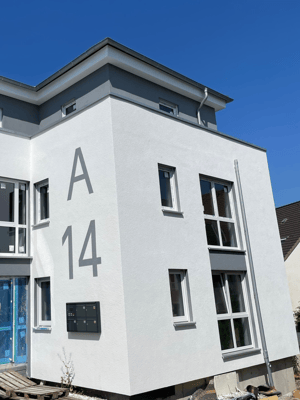 Immobilie frontale Ansicht weißes Gebäude