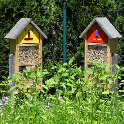 Kleine Insektenhotels im Garten