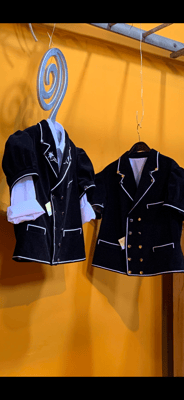 Mutz, Ausführung in Manchester mit weisser Soutache mit/ohne Stickerei; Preis auf Anfrage